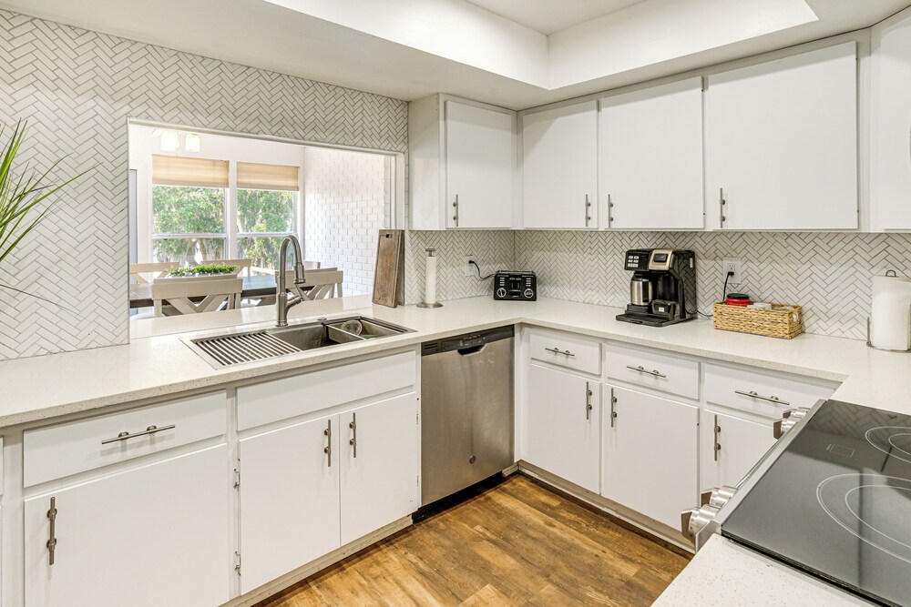 1 Mi to Downtown Lake Placid: Waterfront Retreat!
