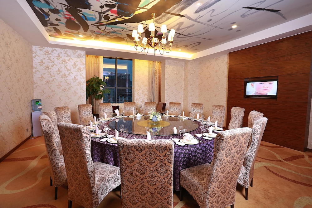 Ramada Longyan