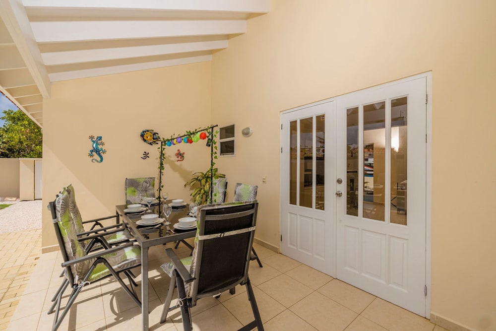 Cozy 3br2ba Great Location w Private Pool Patio