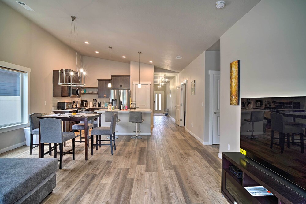 Medford Vacations - Modern Medford Escape 3 Mi to Downtown! - Property Image 9