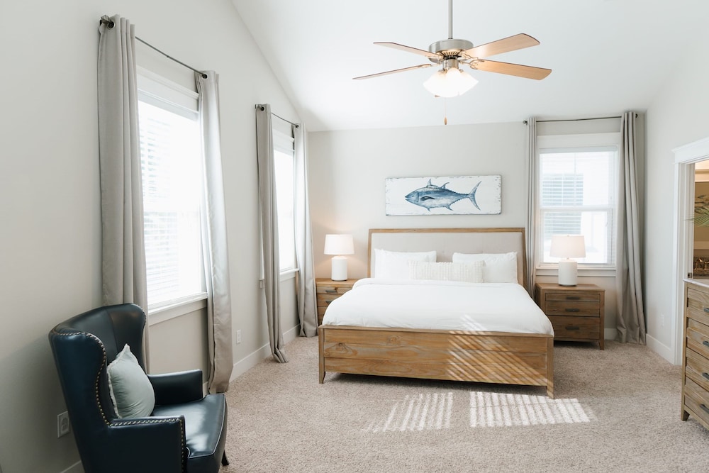Teal Tides by Avantstay Golf Cart Bikes Pool Access Beach
