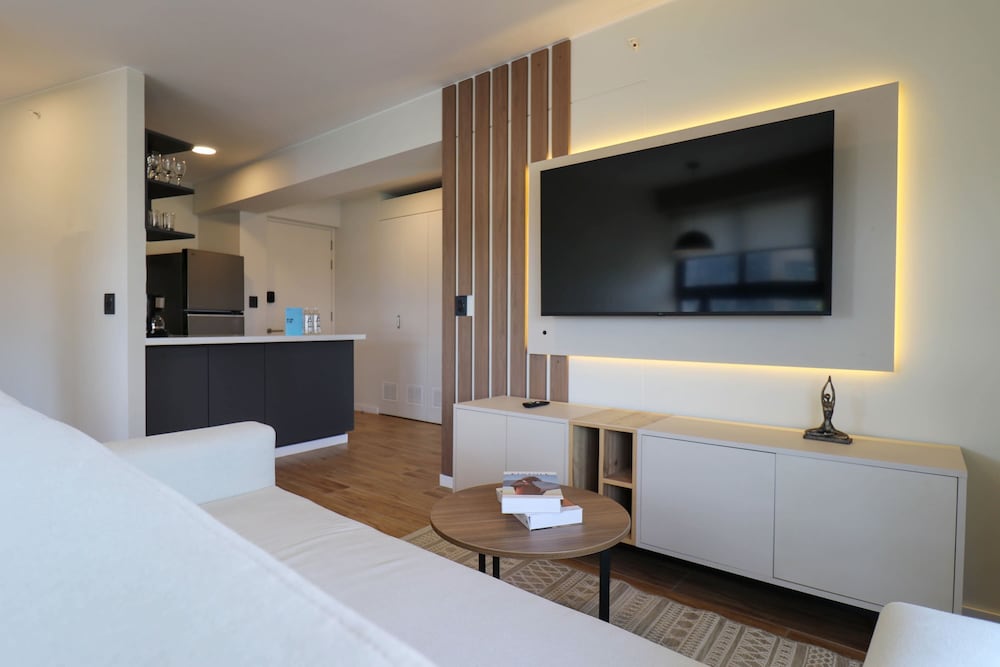 w Elegant 2BR With Balcony in San Isidro