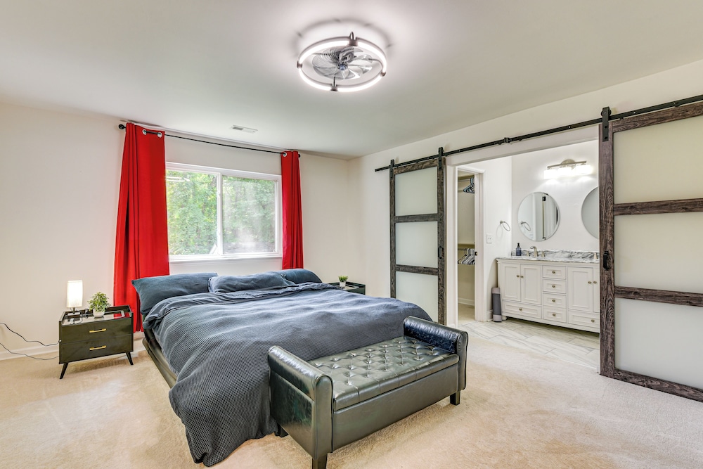 10 Mi to Uptown Charlotte: Family Home w/ Backyard