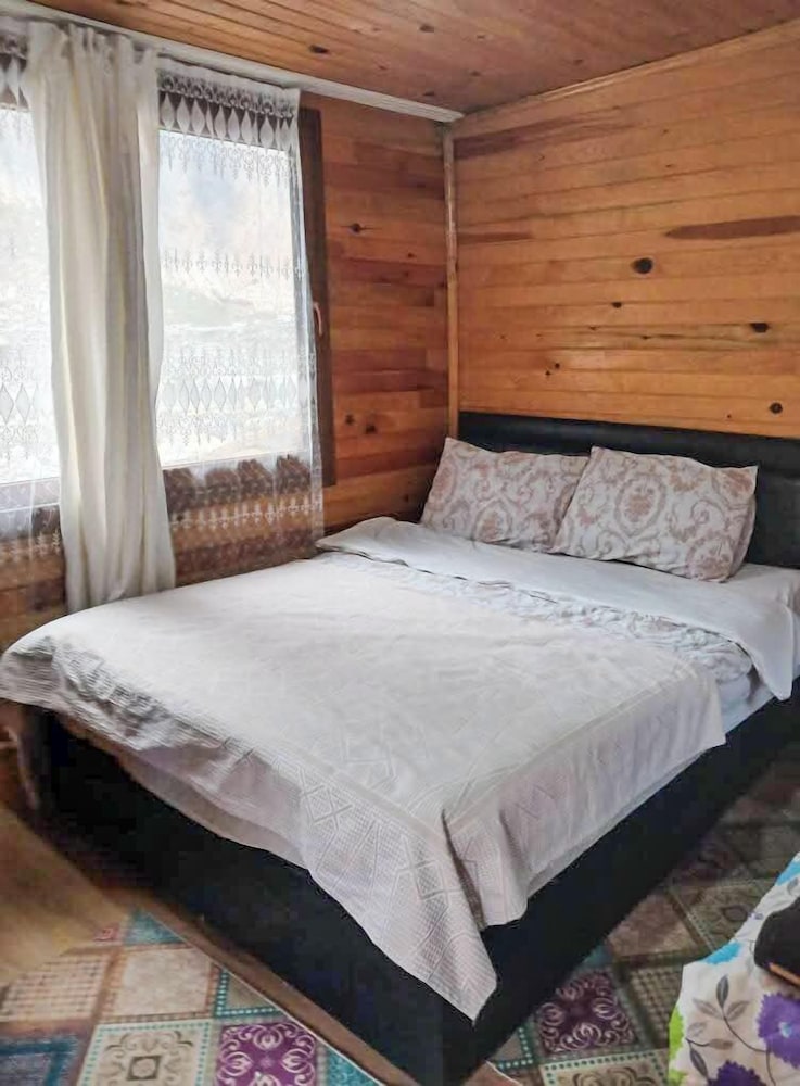 Kapuzbaşı Baştürk Tesisi