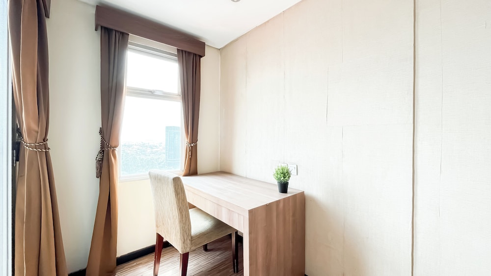 Modern Minimalist Studio (No Kitchen) At Great Western Apartment