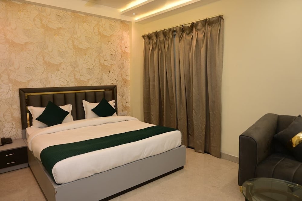 HOTEL ROYAL DIVINE