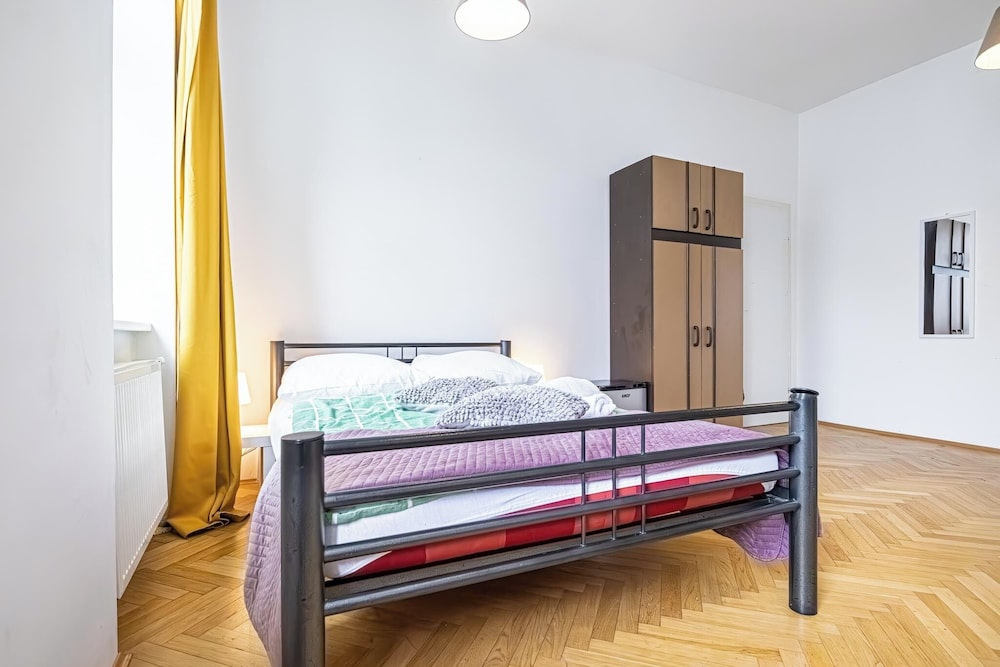 Cozy 4BR Apt Garden Close to Danube