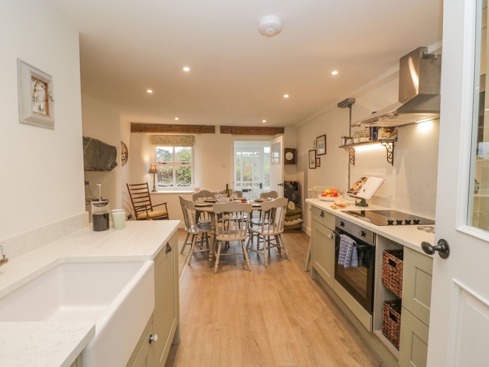 1 Sunny Point Cottages