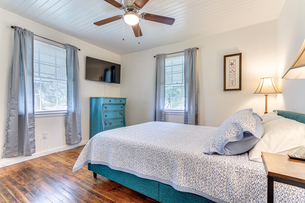 Charming Coastal Pensacola Home 1 Mi to Palafox St