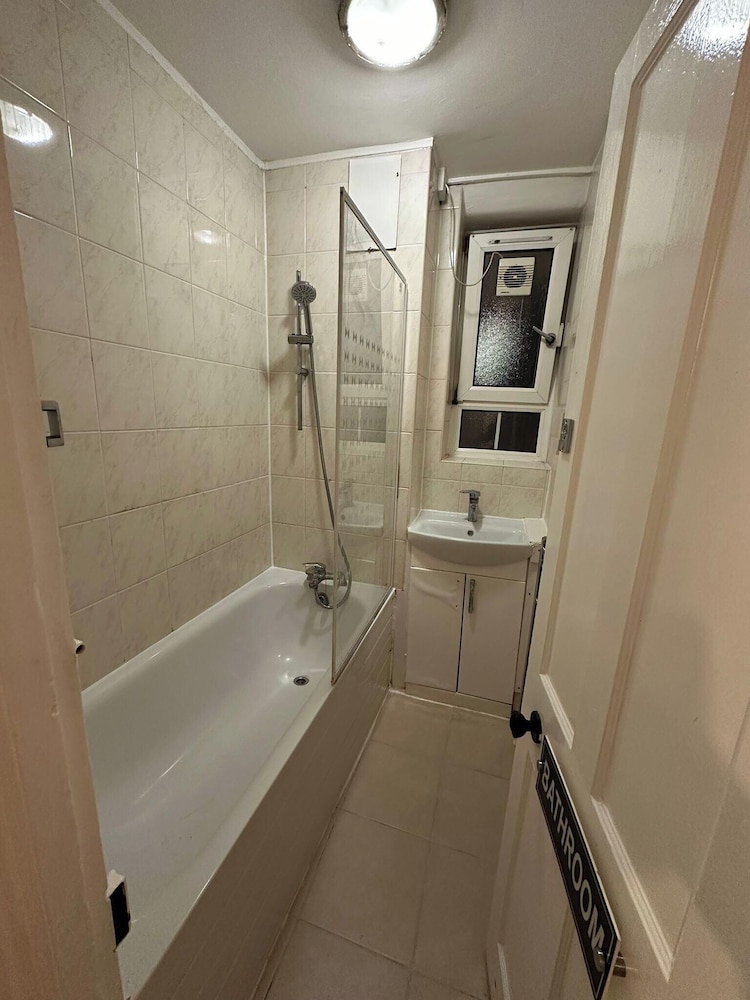 Spacious Flat - Sleeps 6 - Heart of London
