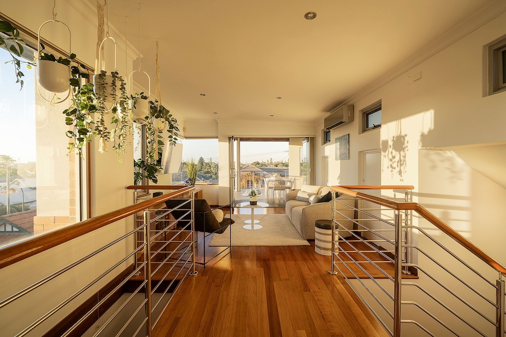 Designer Luxury 3brd - Epic Views - South Perth