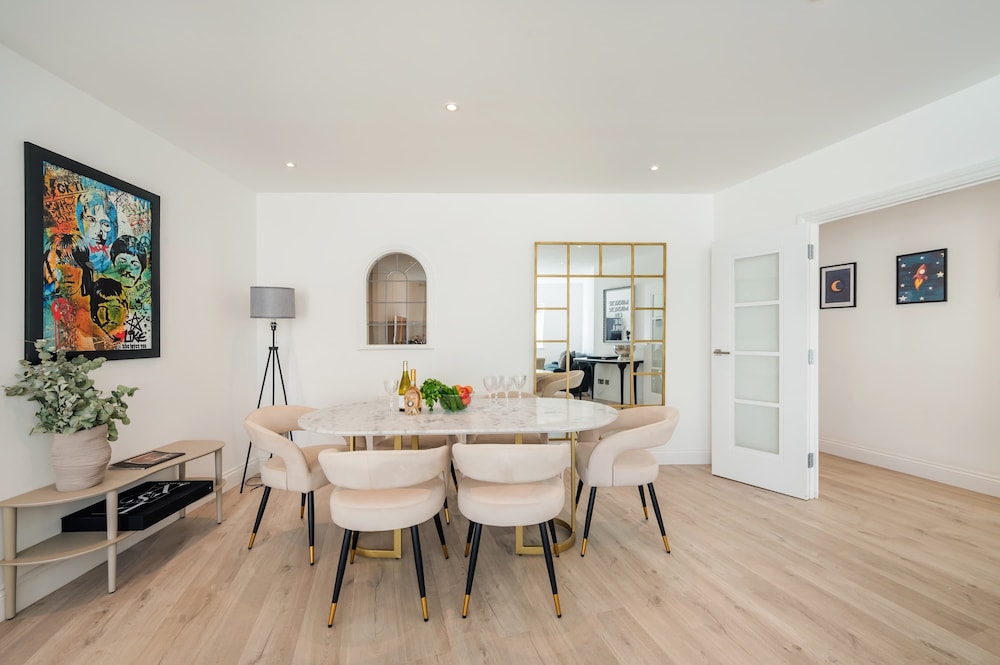 Lords Living -3 bed in Regents Park With Terrace