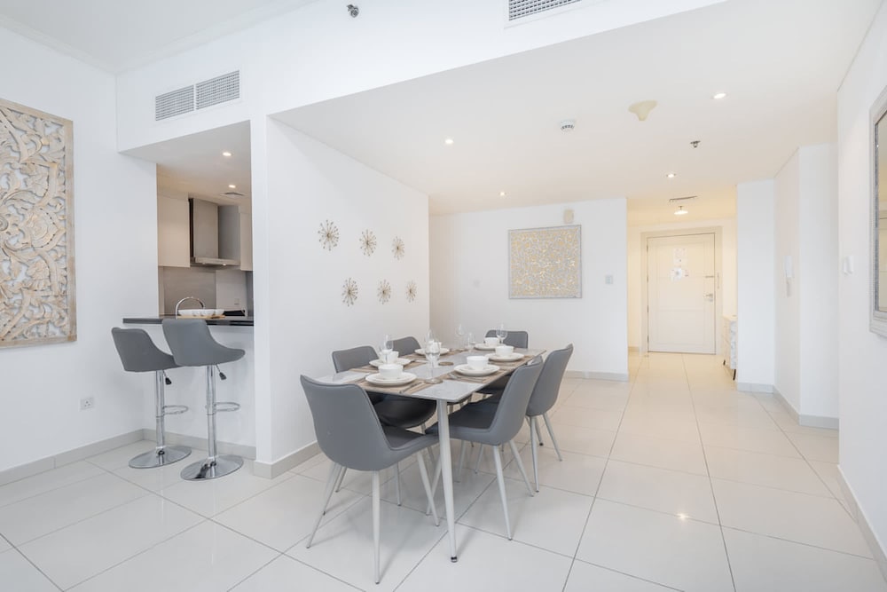 Marina Views and a 3 Bedroom Apartment in Dubai Marina