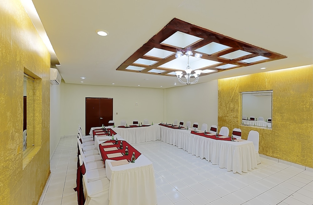 Villahermosa Vacations - Olmeca Plaza Urban Express - Property Image 12