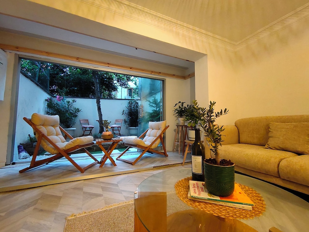 2BR/2Bath with Garden - Between Şişli & Taksim