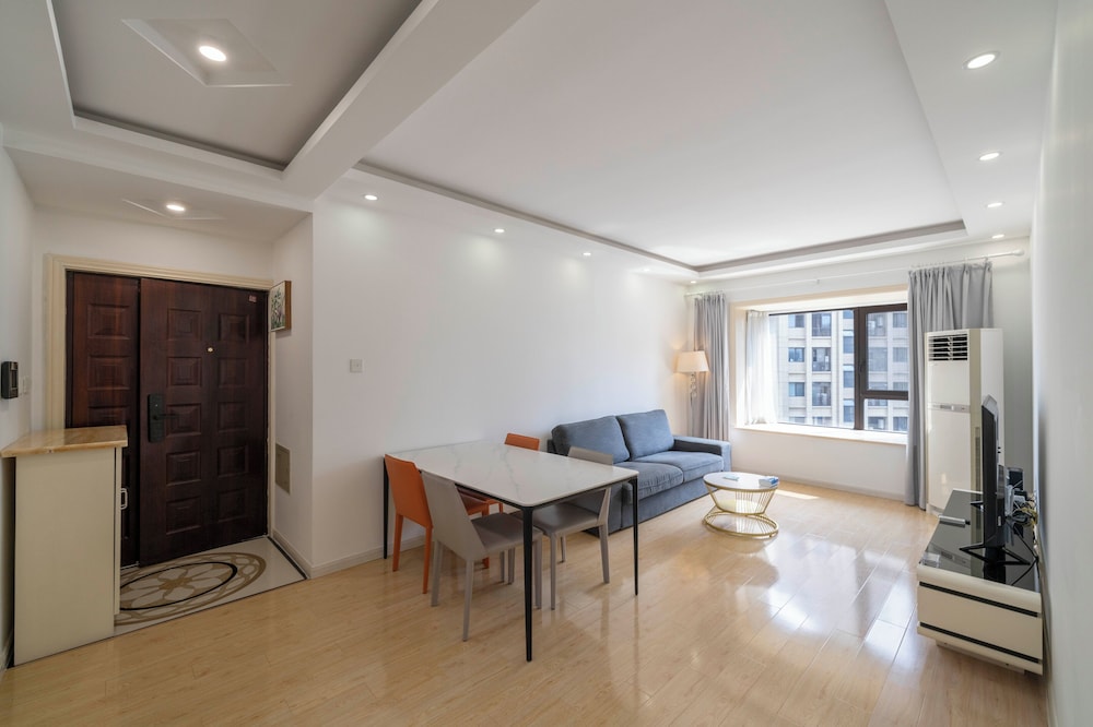 Tyms 2BR APT Xujiahui Dacheng Residence