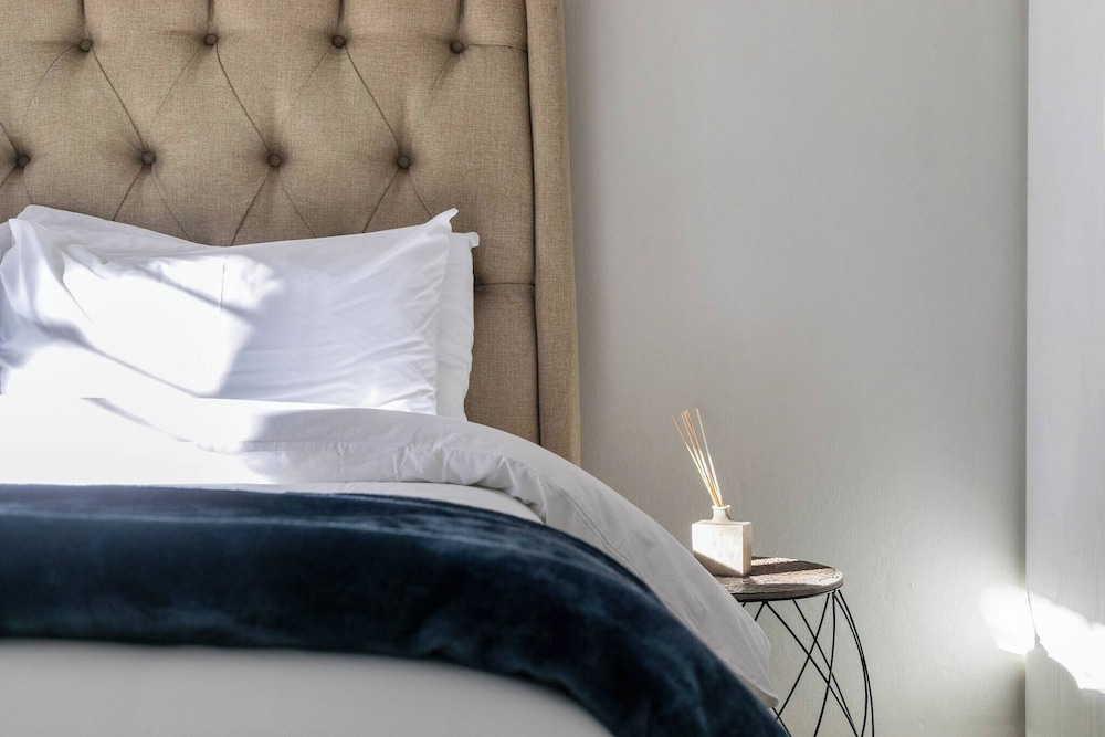 2bed in Sandton City