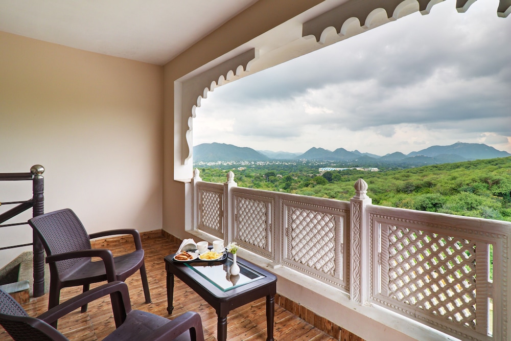 Mewar Mansion by Vista Rooms