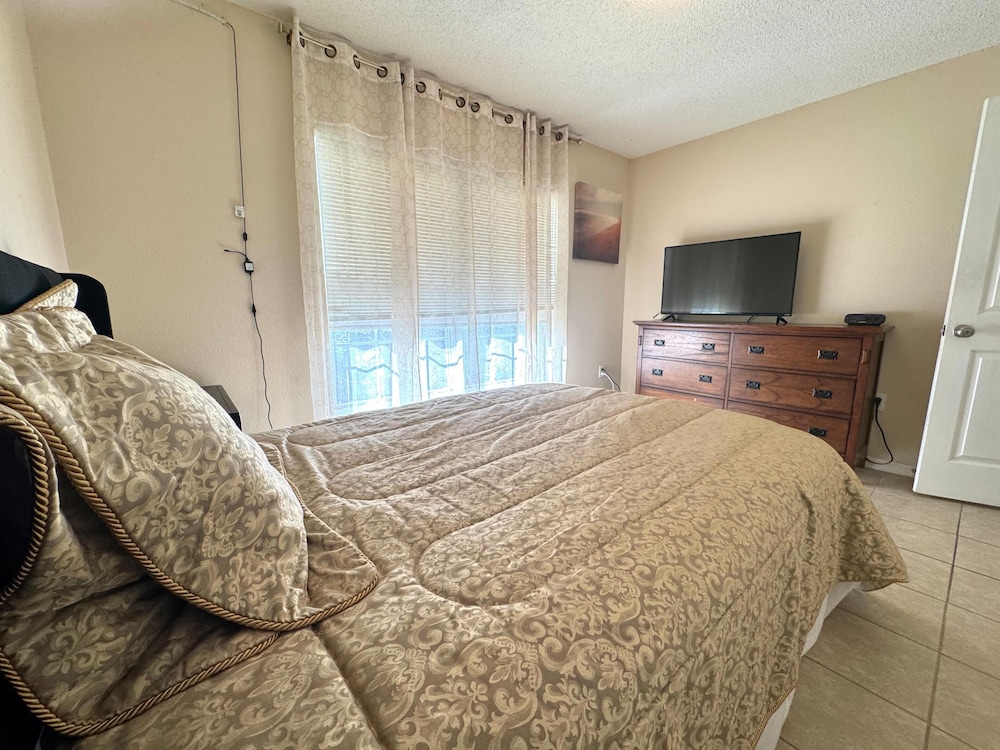 Lake Berkley Villas Swanky - Image 3