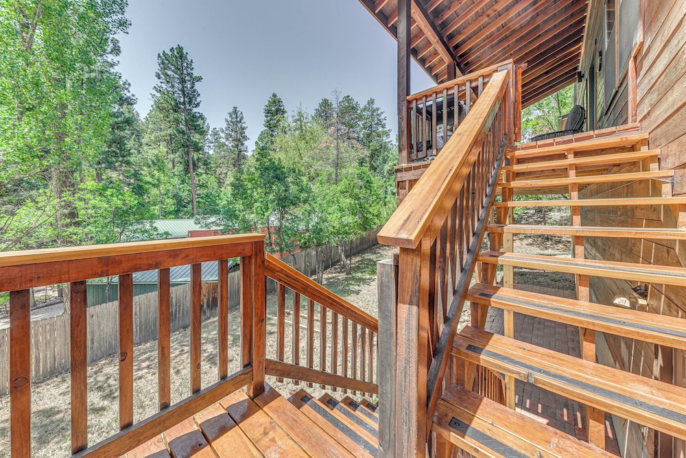 1 Mi to Grindstone Lake: Modern Ruidoso Retreat!