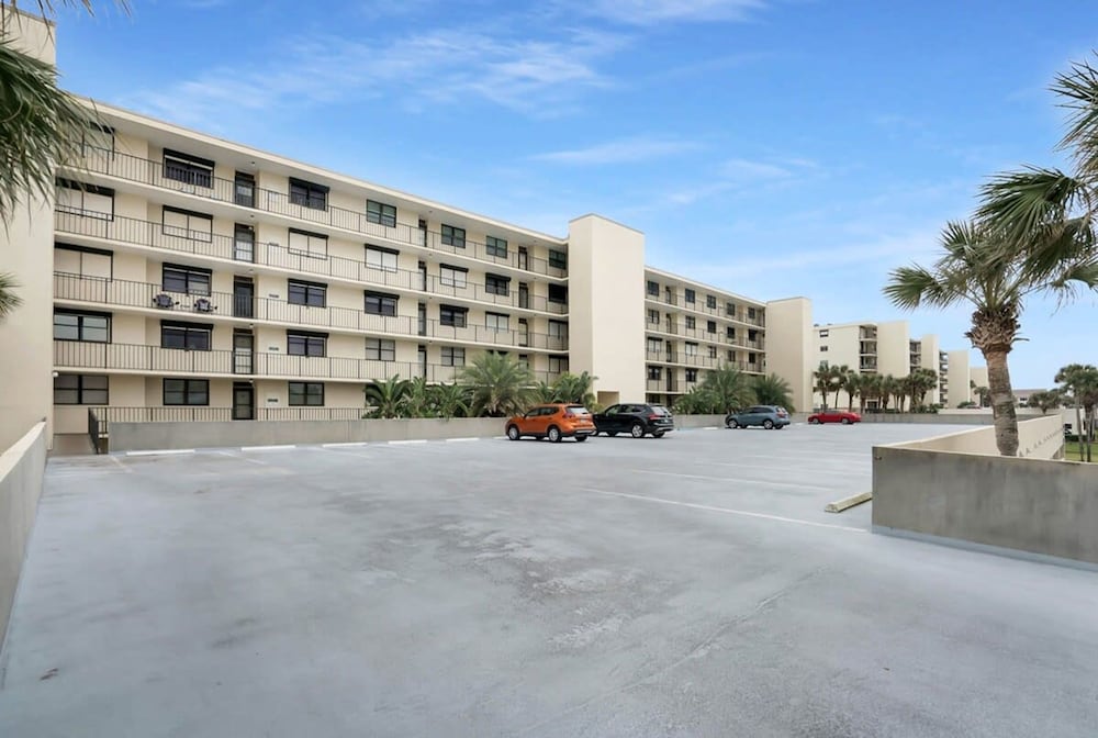 Oceanfront Pool Beach Gear Tennis Smart TVs