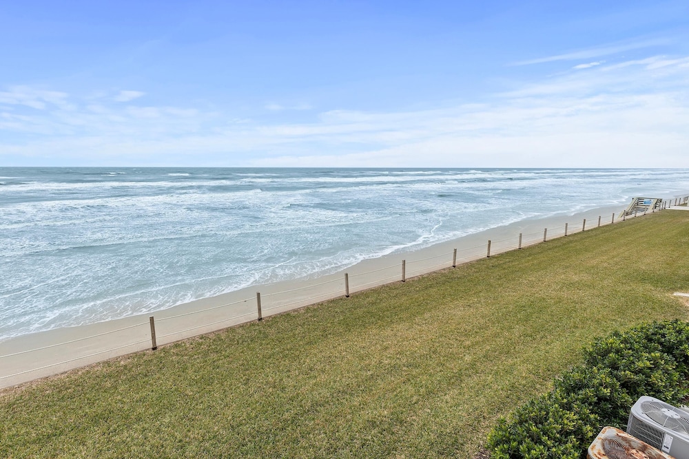 Colony Beach Club 224