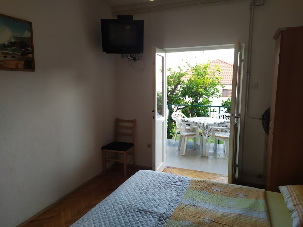 Photo 10