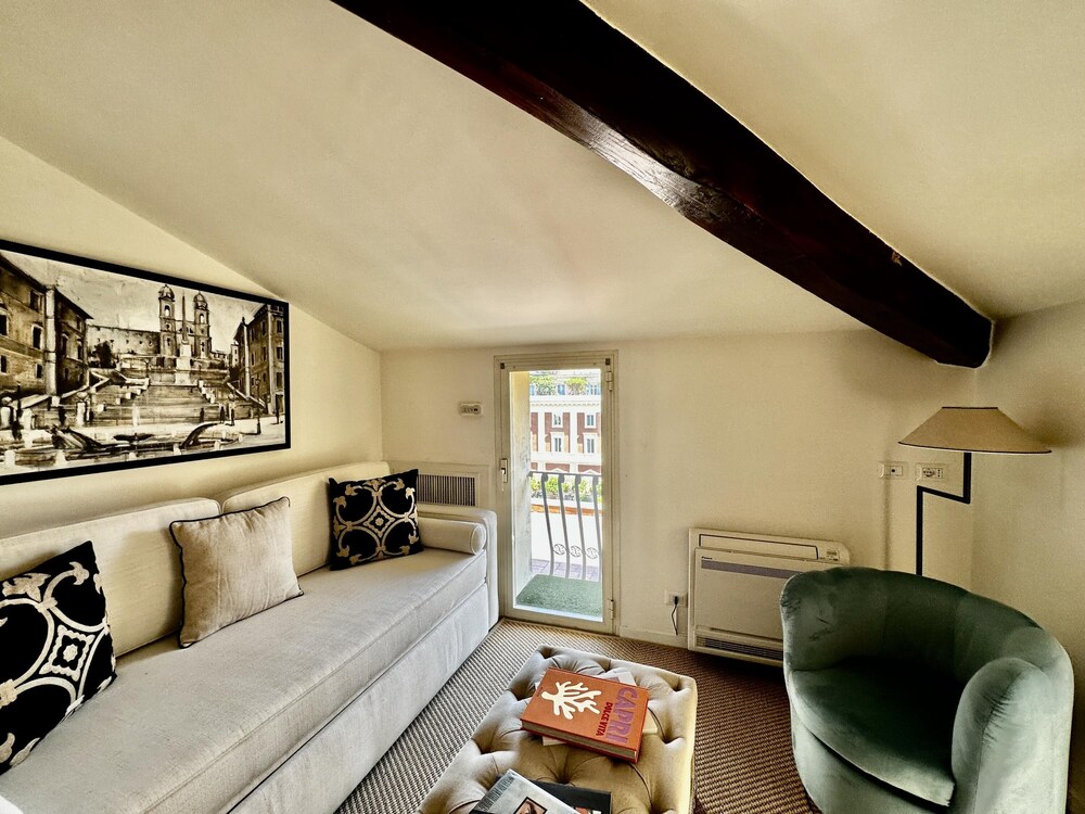 L Ortensia Bianca in Palazzo Ruspoli a Superb Retreat in the Most Elegant Palace in Rome