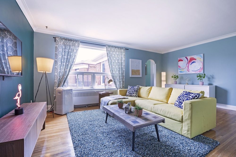 Bright Hideaway in Forest Hill with Parking - Image 1