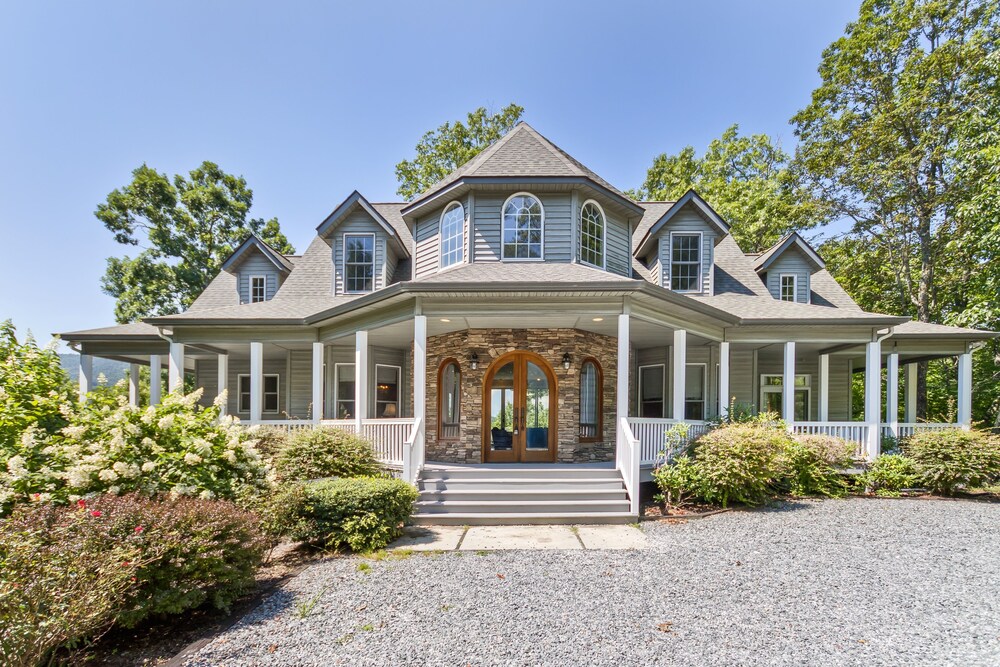 Grand Mountain Getaway Near Dupont-hendersonville, Nc 4 Bedroom Home by Sunscape Property Management