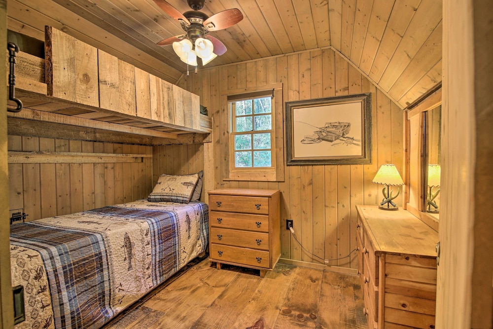 Tubes & Kayaks: 5-acre North Georgia Mtn Retreat view 3