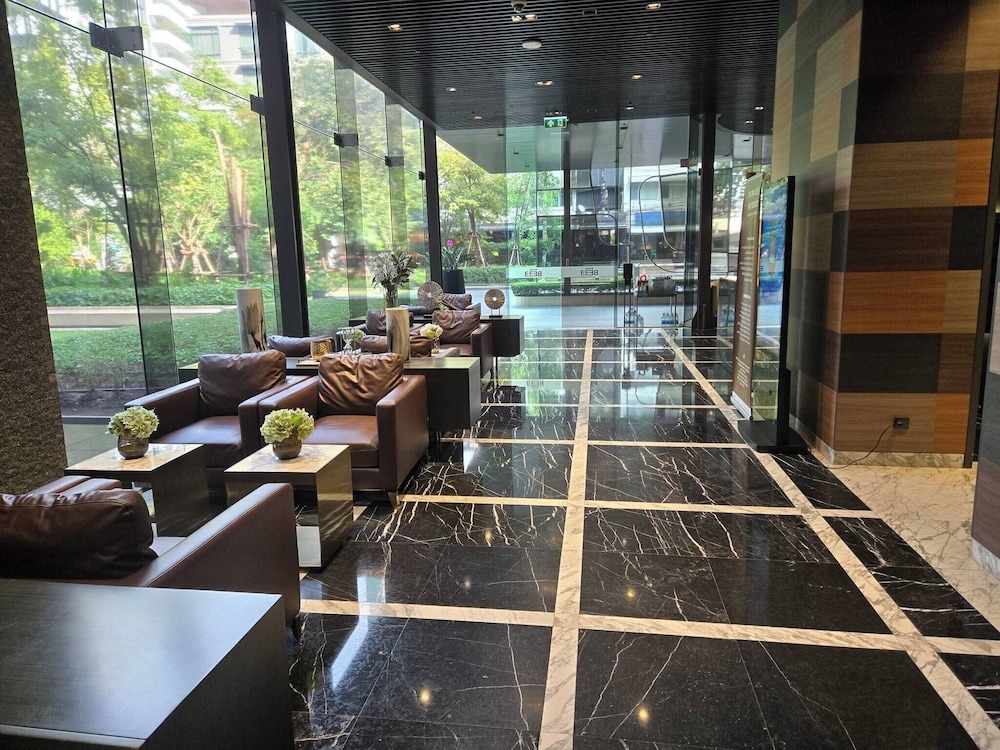 Charming 2 Bedroom Apartment in Heart of Phrom Phong