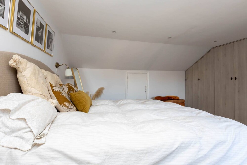 Beautiful, Light and Spacious 2 Bedroom Flat in Clapham