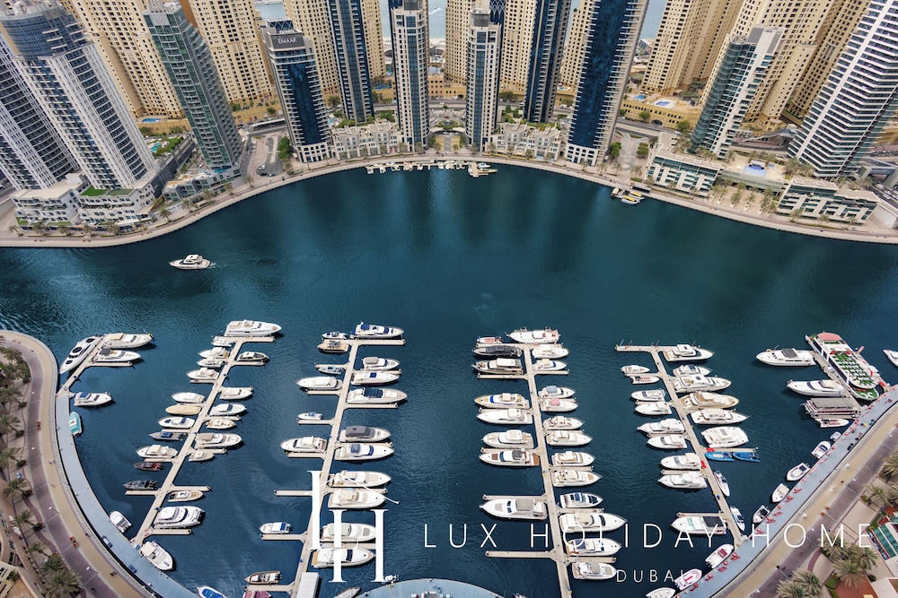 LUX The Vida Marina Residence