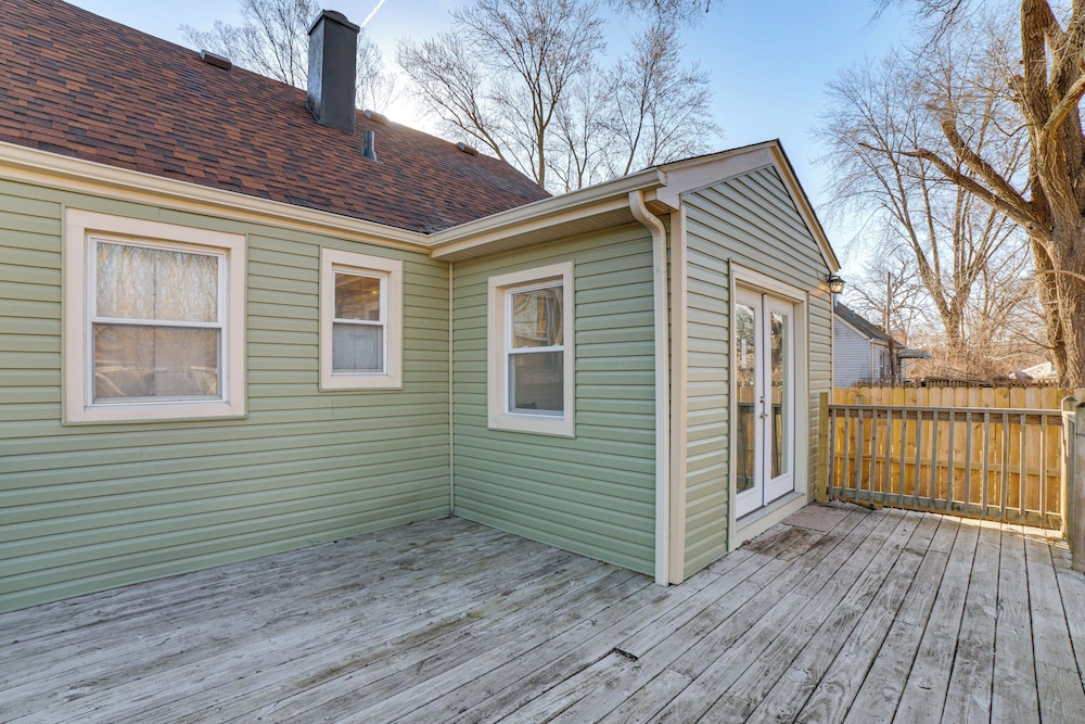 3 Mi to Hard Rock Casino: Charming Home in Gary!