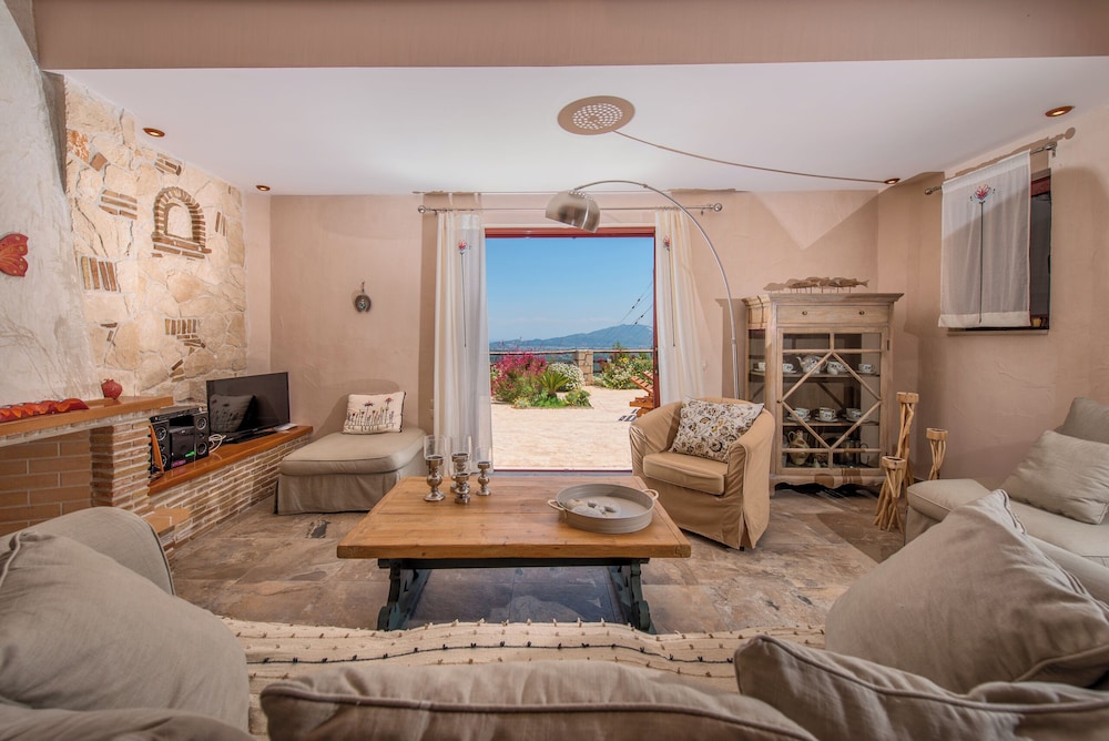 Amorosa Villas