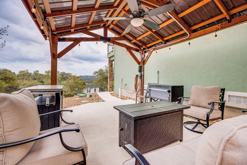 < 1 Mi to Comal Park: Peaceful Duplex w/ Yard!