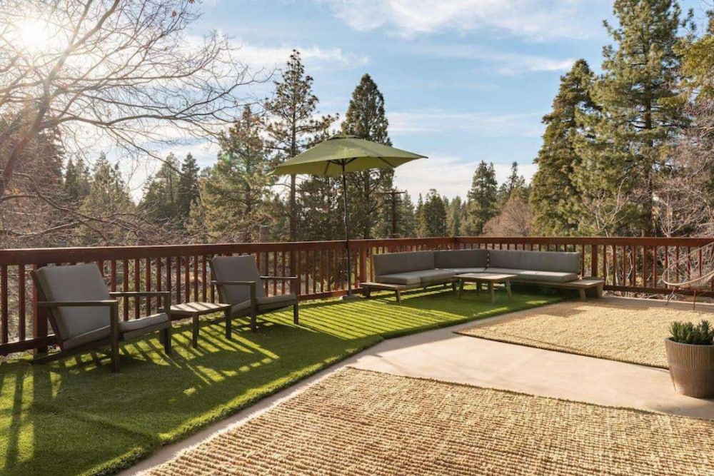 Oak and Luna by Avantstay Beautiful Big Bear Home w Hot Tub Home Theatre Ping Pong