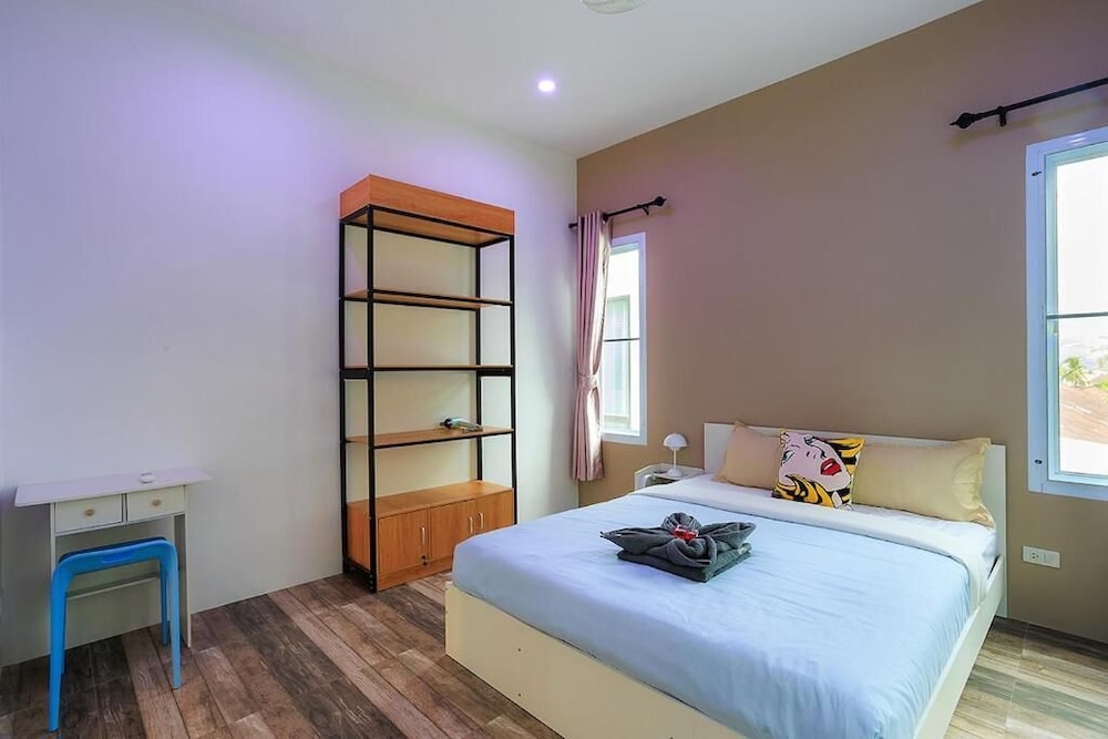 Renovated 3BR Pool Villa Near Beach V228