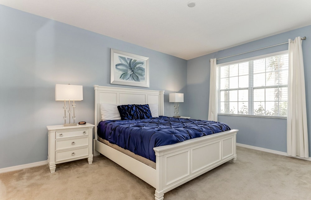 Beautiful 9 bedroom pool home located in the Solterra Resort! 9 Home by RedAwning view 2