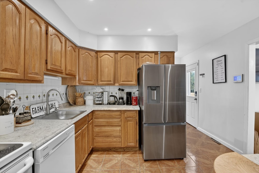 Elegant Home With Game Room Near Bwi 3 Bedroom Home