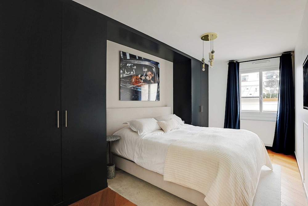 Modern, Spacious Apartment Just Outside Paris