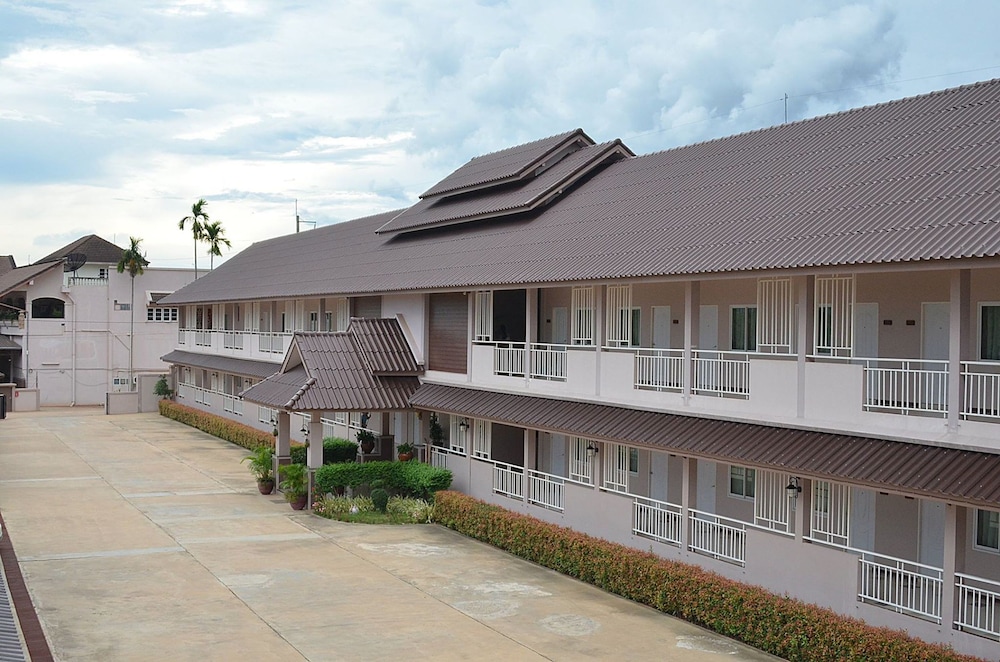 Chiang Kham Grand Villa