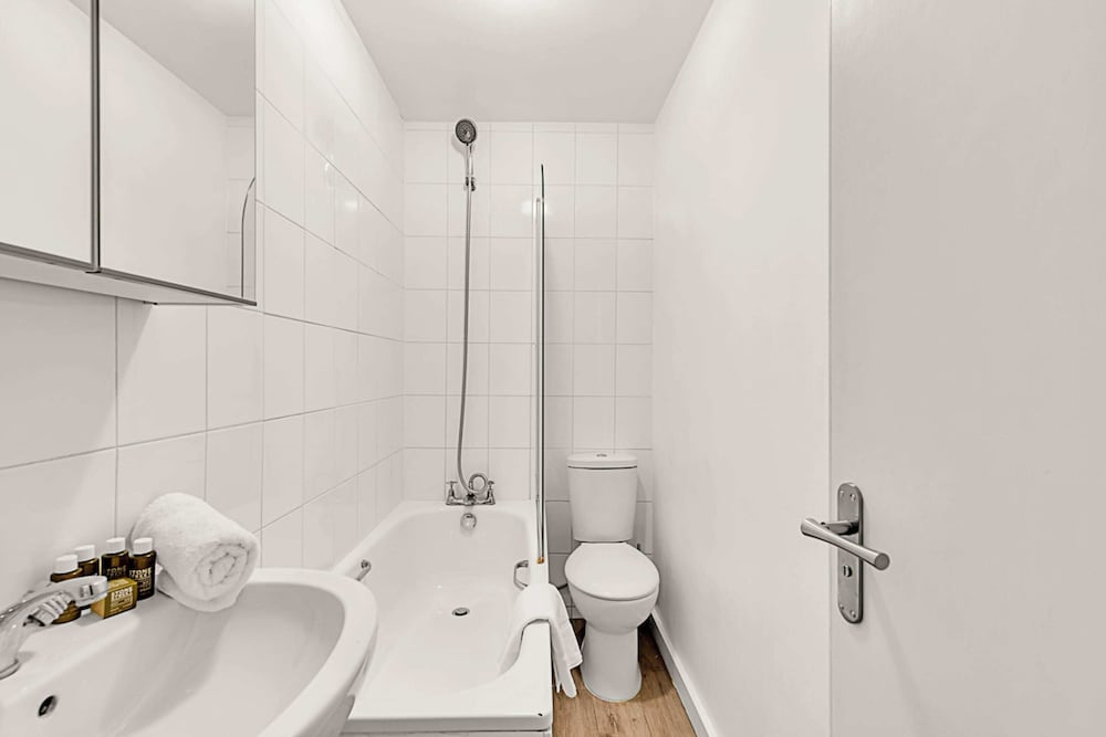 Bright and Newly Furnished Acton Apartment