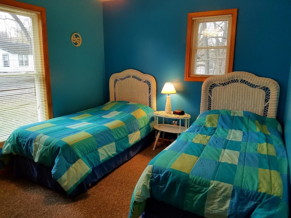 Goshorn Lake Cottages