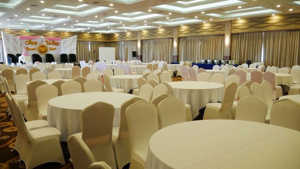 The Golden Bay Hotel Batam 65