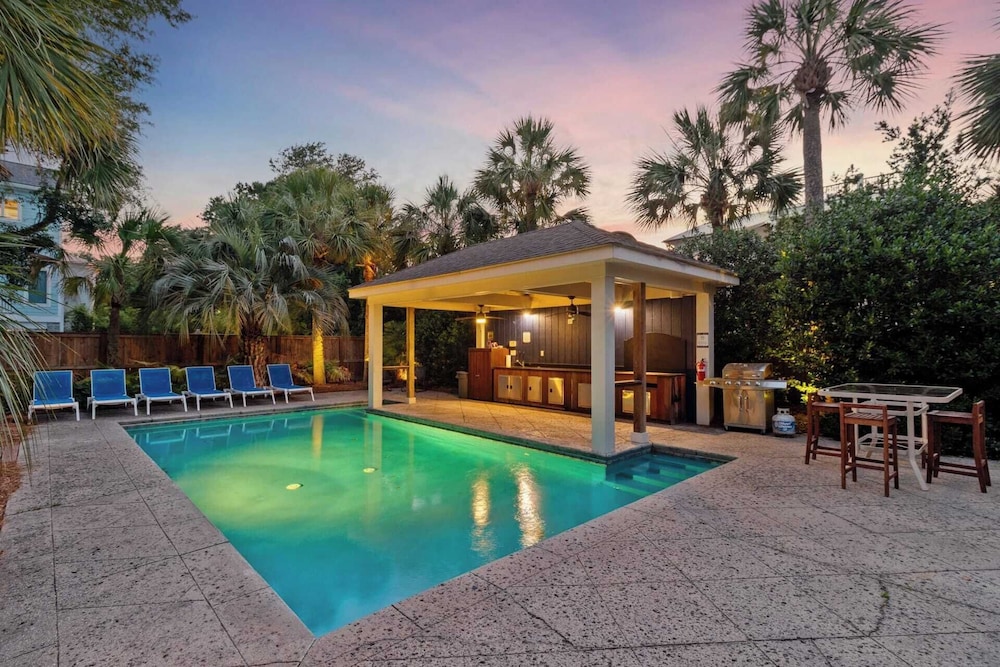 Private Pool, Putting Green & Steps to Isle of Palms Beach Paradise on Palm