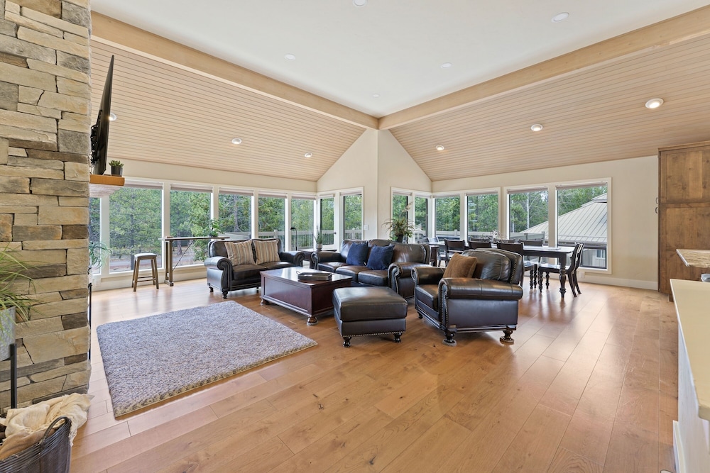 20 Aspen Lane 5 Bedroom Home