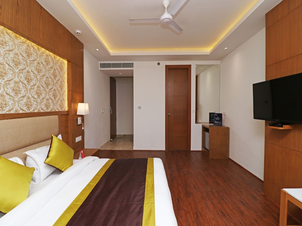 Capital O 10824 Hotel Star Suites