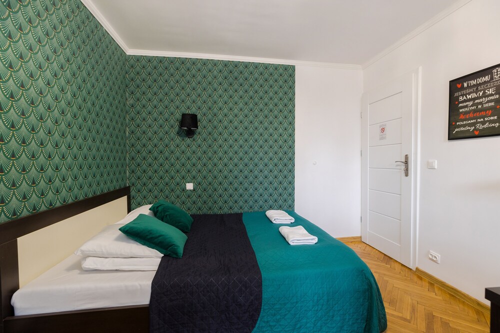 UNIT Short Rent Apartment by Warsaw Metro Station